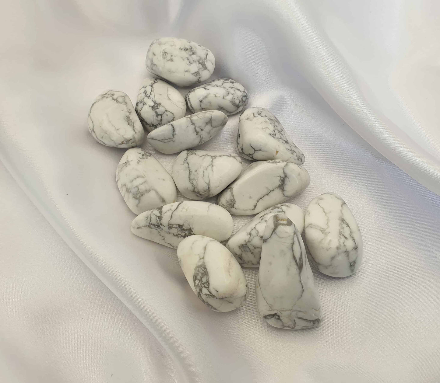 Origin - Africa Chakra - Third eye Zodiac Sign - Gemini  Howlite is said to help allow you to be true to yourself and your inner knowing. Howlite tumbled stones are a calming stone that can help to cool down fiery tempers and can also open the mind to receiving wisdom.