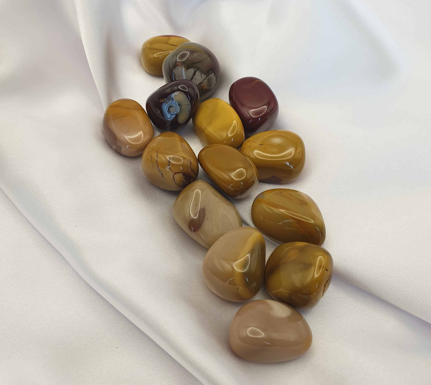 A nurturing, high vibration stone that can support and sustain during times of stress, it can bring peace and wholeness. Mookaite can encourage versatility and help you to accept change and new ideas. Very grounding and can offer protective energy that helps block unwanted outside influences. Placing a mookaite tumbled stone underneath your pillow at night can be a helpful recharge as you sleep.