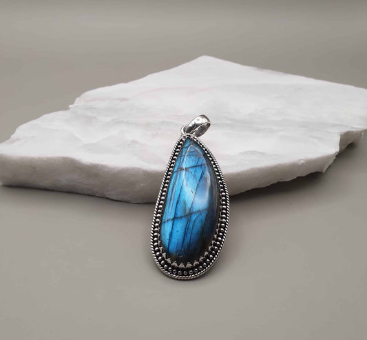 Labradorite is considered to be one of the most powerful protectors, dispelling negative energy and enhancing self confidence. This Labradorite pendant could also be helpful in alleviating anxiety and amplifying calmness to its wearer.  Handcrafted in India using 925 Sterling Silver Pendant measures approx 53mm length x 25mm width