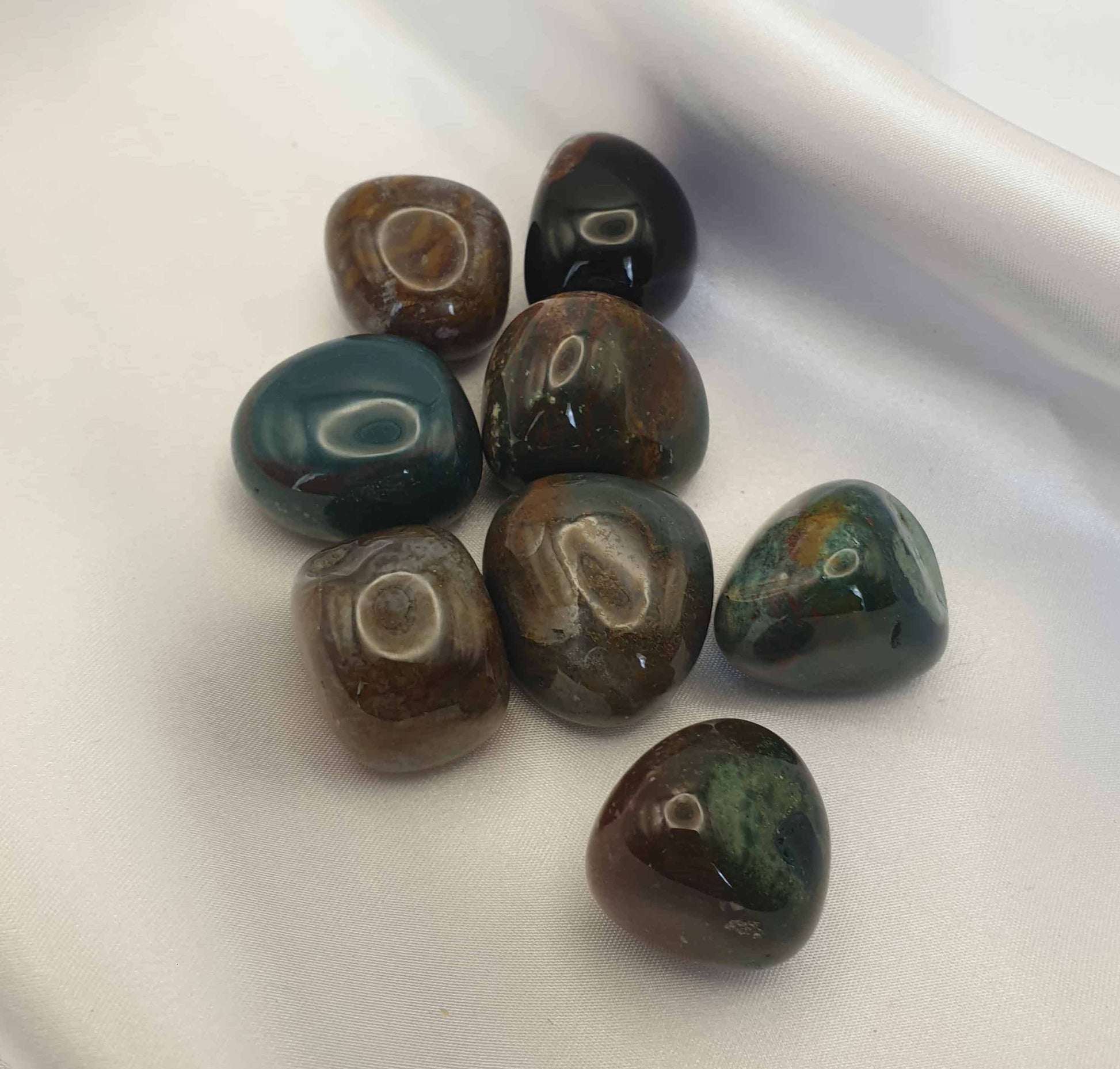 A grounding stone said to help bring emotional, physical and intellectual balance. Fancy Agate can bring protection, prosperity and good luck, helping to encourage good judgement. This stones name comes the variety of colour patterns giving it a 'fancy' look.   Weight - 20 to 25 grams Size - 20 to 25mm  One stone will be intuitively chosen for you